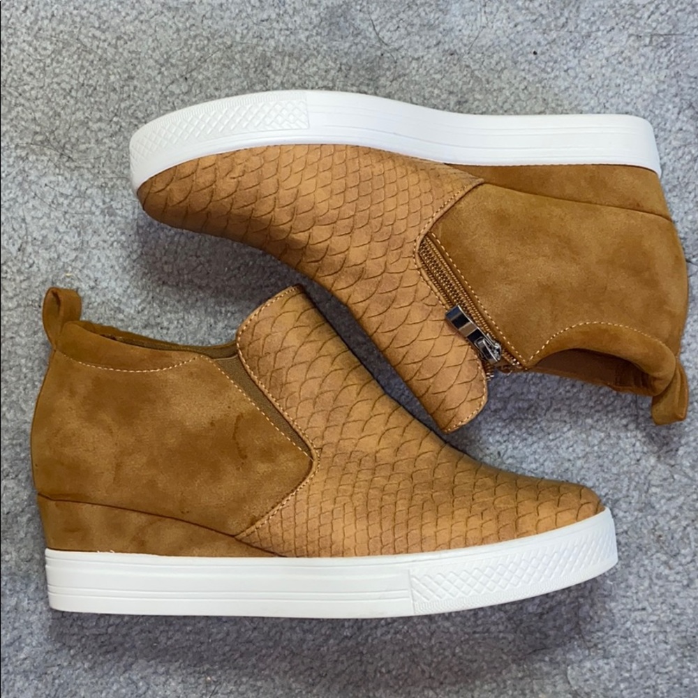 BNWOT! CCOCCI “Viva Python Wedge Sneaker